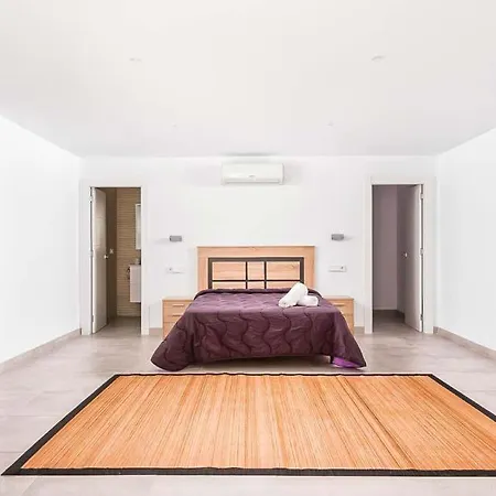 Sleeps 10 With Pool Air Con And Wifi Villa *